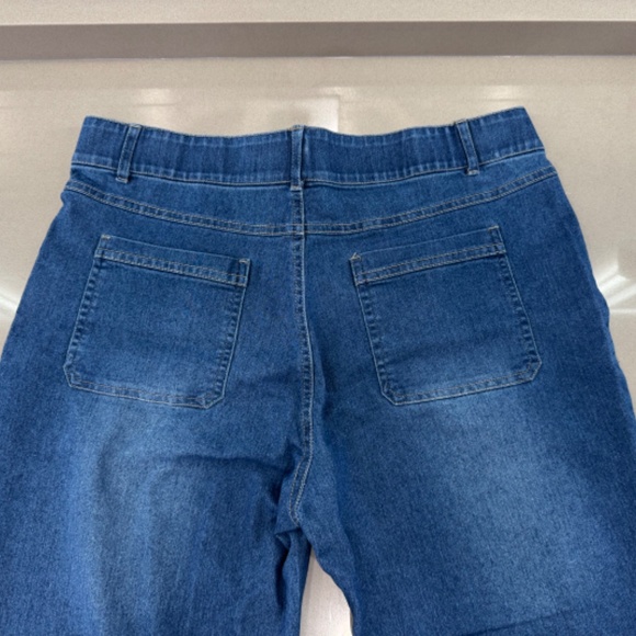 Women's Stretch Pull-On Jeans - Picture 2 of 8